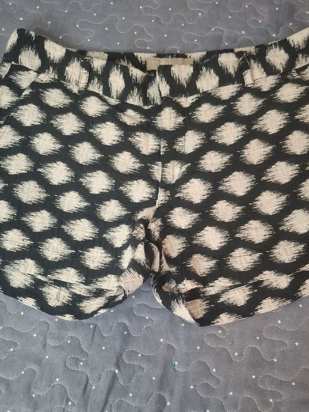 Banana Republic Women’s Black and White Printed Casual Shorts size 6